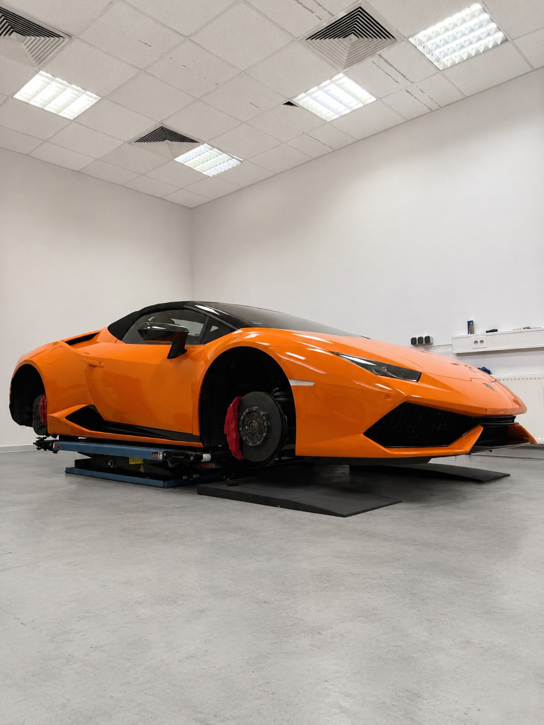 Lamborghini Huracán – Farbfolierung · Orange, ausgeführt von Antonio Petras in Balsthal